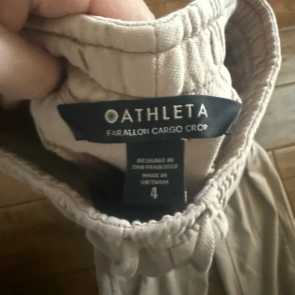Athleta Farallon Cargo Crop in Beige Size 4 - Picture 3 of 7